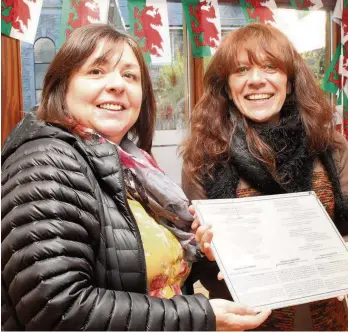  ??  ?? ● Cllr Annwen Daniels, Chair of the Ffestiniog Town Council, with Patricia Alejandra Lorenzo Harris, the President of Commission in Rawson, Chubut, that oversees the twinning with Ffestiniog.