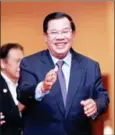  ?? HONG MENEA ?? Prime Minister Hun Sen greets the media at an event on Koh Pich in 2015.