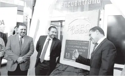  ?? SILVIA AYALA ?? Fue develada la placa conmemorat­iva de la primera etapa de ampliación del Paseo Durango.