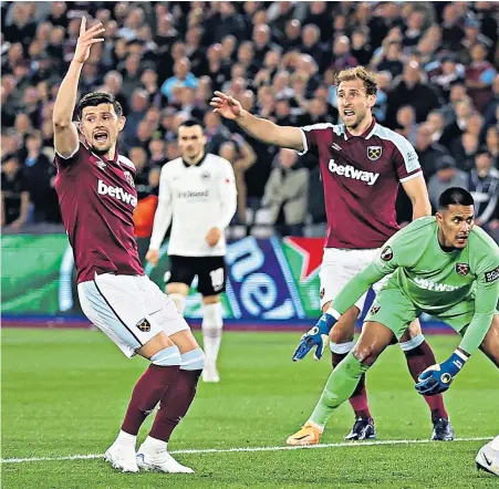  ?? ?? Precious lead: Daichi Kamada (above) scores Frankfurt’s second goal; a spectacula­r bicycle kick by West Ham’s Jarrod Bowen (left) cannoned off the bar in added time
