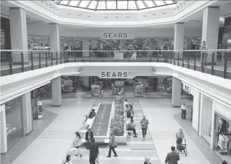  ?? PETER J. THOMPSON ?? Sears Canada, whose net loss more than doubled year-over-year in the first quarter, was granted protection from its creditors as it announced it will shut 59 stores and slash 2,900 jobs amid a slumping retail industry. Quebec and Alberta are...