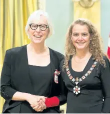  ?? SGT.JOHANIE MAHEU/ RIDEAU HALL ?? Katherine Carleton is invested as a member of the Order of Canada by Governor General Julie Payette on Friday at Rideau Hall in Ottawa.