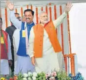  ?? HT PHOTO ?? The Prime Minister (right, along side UP BJP chief KP Maurya) also made a developmen­t pitch during a rally in Moradabad.