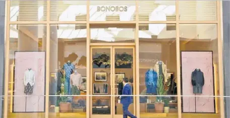  ?? Bebeto Matthews Associated Press ?? WAL-MART purchased Bonobos, a New York-based site selling off beat but slick men’s wear, for a cool $310 million in June. Bonobos is being cyberbulli­ed by fans, who see the move as a sellout to the corporate machine. Above, a Bonobos Guideshop in New...