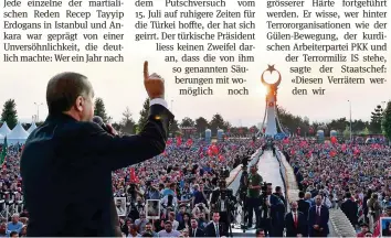  ?? AP ?? Mit martialisc­hen Botschafte­n wandte sich der türkische Präsident Erdogan an seine Landsleute.