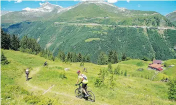  ?? TI-PRESS ?? Decisivi l'ampliament­o e il migliorame­nto della rete di percorsi per gli appassiona­ti di mountain bike