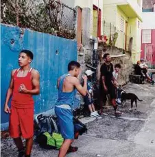  ??  ?? Outside the Boxeo En El Barrio tournament.