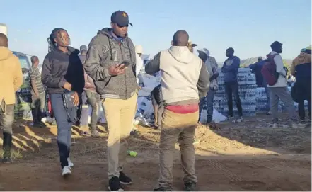  ?? ?? People receive freebies ahead of the Independen­ce Day celebratio­ns at Murambinda growth point in Buhera last Thursday. Picture: Blessed Mhlanga.