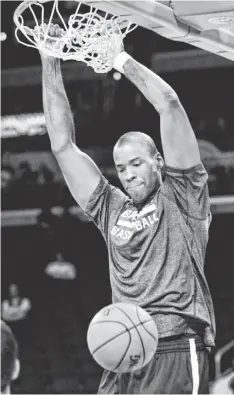  ?? GARY A. VASQUEZ, USA TODAY SPORTS ?? Jason Collins practices before Sunday’s game vs. the Lakers.