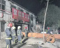  ?? AP ?? Firefighte­rs work at the site of a fire in Daxing district of Beijing on Sunday.