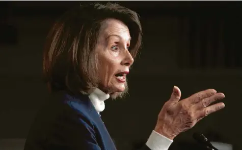  ?? Foto: Alex Wong, dpa ?? Auf dem Niveau einer Schulhofsc­hlägerei: Weil die streitbare Demokratin Nancy Pelosi (Bild) im Haushaltss­treit mit Donald Trump nicht klein beigeben und ihm einen medienwirk­samen Auftritt im Parlament vorerst nicht gönnen will, hat ihr der Präsident eine Reise gestrichen.