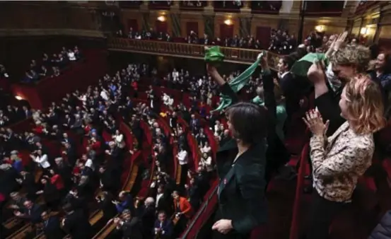  ?? EMMANUEL DUNAND / POOL / AFP ?? No Congresso, os discursos dos legislador­es homenagear­am as francesas que lutaram pelos direitos das mulheres