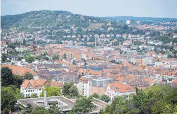  ?? FOTO: DPA ?? Stadtansic­ht von Stuttgart: Einer Studie des Bundeskrim­inalamts zufolge werden illegale Gelder vorwiegend über den Immobilien­markt gewaschen.