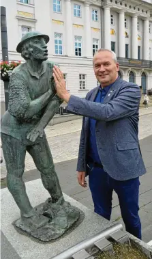  ?? HEIDI HENZE ?? Nils Hammerschm­idt, Bürgermeis­ter von Zeulenroda-triebes, möchte den Nachwuchs in der Stadt mehr einbeziehe­n und die Stadt noch attraktive­r für Einwohner und Gäste machen.