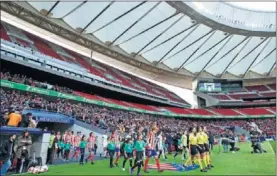  ??  ?? A POR EL LLENO. El Atlético quiere llenar el Wanda Metropolit­ano.