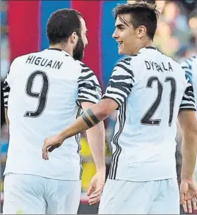  ?? FOTO: EFE ?? Dybala, siempre estelar La ‘Joya’ celebra su gol con HIguaín, que tampoco descansó