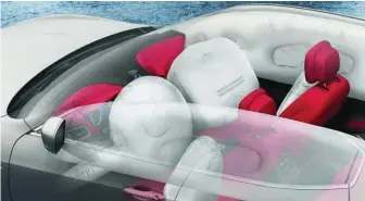  ??  ?? Los airbags hacen su labor de protección si vamos con los cinturones abrochados