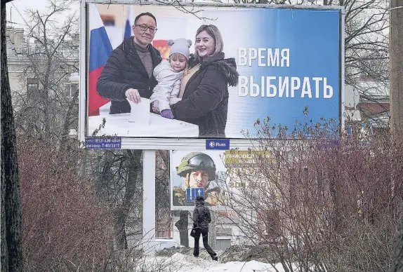  ?? AP ?? Un cartel electoral anima a votar en San Petersburg­o