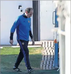  ??  ?? EN PATERNA. Voro y Layhoon Chan estuvieron ayer reunidos en la Ciudad Deportiva del Valencia.