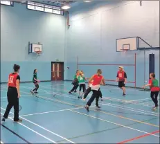  ??  ?? Pupils try their best to score against teachers in the netball tournament.