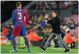  ?? ?? Nou Camp coach…Xavi instructs his old team-mate Gerard Pique