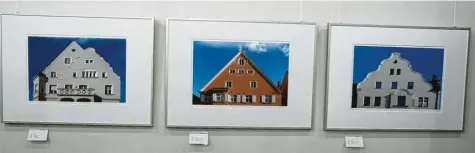  ??  ?? Die „Giebeltref­fen“-Serie von Joachim Feldmeier (von links): Storchenec­k, Cafe Koch und Wimmer-Haus.
