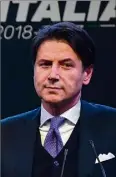  ??  ?? Ancien homme de gauche, Giuseppe Conte,  ans, est un juriste universita­ire, spécialist­e de droit civil et administra­tif. (Photo MaxPPP/EPA)