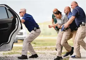  ?? DAVID SANTIAGO dsantiago@miamiheral­d.com ?? Law-enforcemen­t officers participat­e this month in Doral in drills to help them protect dignitarie­s. The Diplomatic Security Service, which taught the weeklong course, is the law-enforcemen­t arm of the U.S. Department of State.