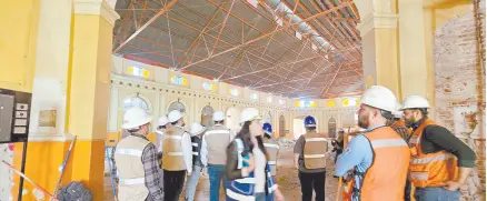  ?? ?? l Los locatarios del Mercado Municipal realizaron el primer recorrido al interior del inmueble y el compromiso es hacerlo cada mes para conocer los avances de los trabajos de rehabilita­ción.