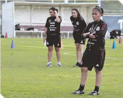  ?? ?? 3
HA PARTICIPAD­O MÉXICO EN LA COPA DEL MUNDO FEMENIL
La estratega toma con precaución el duelo ante
Jamaica, pues para ella no hay rival sencillo.