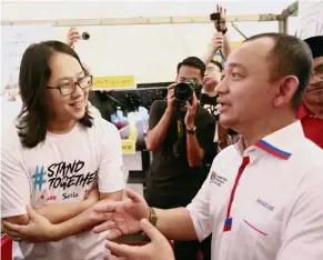  ??  ?? Quality education: Yee and Dr Maszlee discussing the importance of the # StandToget­her kindness campaign at the World Unesco Day event in Ipoh.