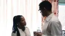  ??  ?? Regisseuri­n Regina King am Set mit Schauspiel­er Kingsley Ben-Adir