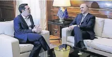  ?? FOTO: DPA ?? Der griechisch­e Regierungs­chef Alexis Tsipras (l.) spricht mit EU-Währungsko­mmissar Pierre Moscovici.