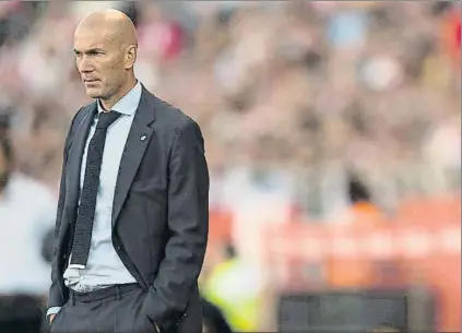  ?? FOTO: PUNTÍ ?? Zinedine Zidane está pasando por su peor momento desde que tomó el mando del Real Madrid