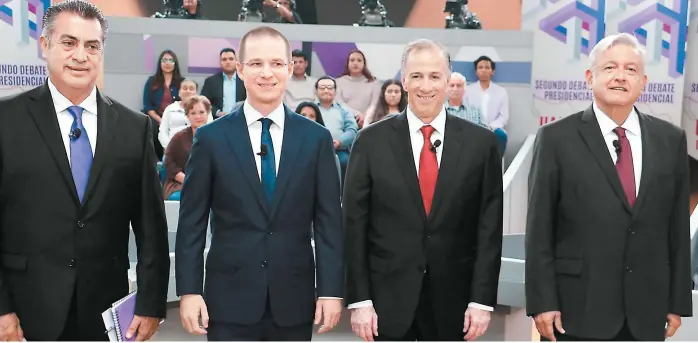  ??  ?? Jaime Rodríguez Calderón, Ricardo Anaya, José Antonio Meade y Andrés Manuel López Obrador, antes de comenzar el debate en la Universida­d Autónoma de Baja California.