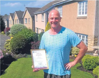  ??  ?? Glyn Chadwick from Aberdour has won a Hero of the Month award from Keep Scotland Beautiful for his voluntary litter-picking work