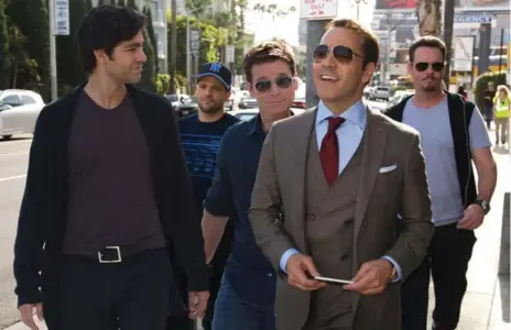  ?? WARNER BROS. ?? Entourage took in about $18 million in its first five days in theatres, a total that put it fourth at the box office.