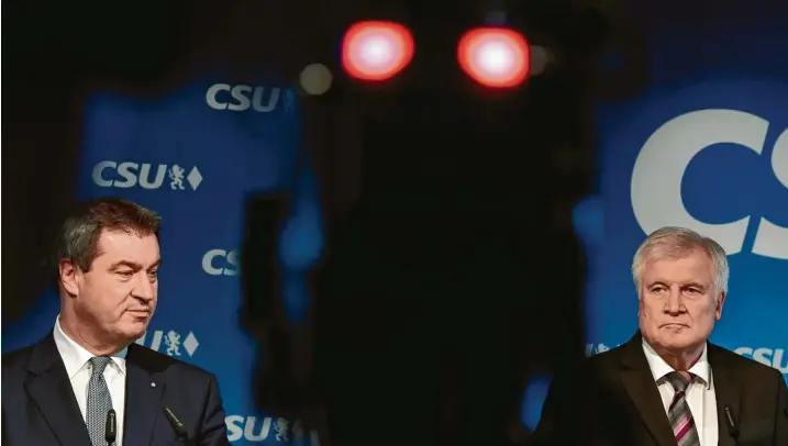  ?? Fotos: Peter Kneffel, Kay Nietfeld/dpa ?? Werden wohl keine Freunde fürs Leben mehr: Ministerpr­äsident Markus Söder (links) und CSU-Chef Horst Seehofer am Montag bei einer Pressekonf­erenz nach der Sitzung des CSU-Vorstands.