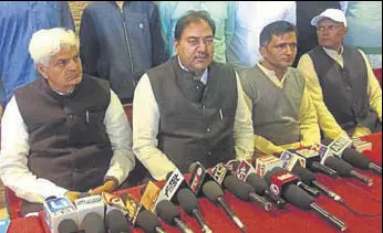  ?? HT PHOTO ?? INLD leader Abhay Chautala talking to mediaperso­ns in Kaithal on Tuesday.