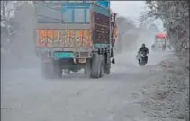  ?? HT PHOTO ?? The 40km Tadi Ghatbara Road (TB Road) in Ghazipur connects Uttar Pradesh with Bihar and is in desperate need of repair.