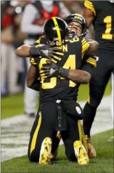  ?? KEITH SRAKOCIC — THE ASSOCIATED PRESS ?? Steelers running back James Conner, back, celebrates his touchdown with Antonio Brown during the first half against the Carolina Panthers Thursday.