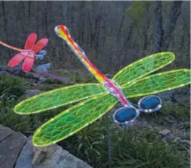  ?? PHOTOS FROM IN-TOWN GALLERY ?? Dragonflie­s fashioned from acrylic and solar lights by Charlie Yowell.