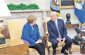  ??  ?? ► Merkel y Trump ayer en la Casa Blanca.