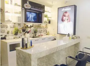  ??  ?? Color combinatio­n: Joseph Fantone, owner and chief stylist of the newly opened The Color Bar in BGC, prioritize­s your hair's health when changing its colors.