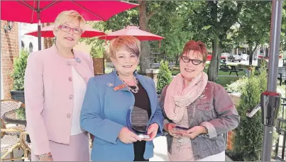  ?? SUBMITTED PHOTO ?? Lynn Murray, left, president of the Alzheimer Society of P.E.I., congratula­tes award winners following the recent Dementia Friends’ Leadership Luncheon at the Rodd Charlottet­own Hotel. From second left are Dr. Jackalina VanKampen, director of the...