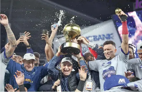  ?? FE ?? Los Tiburones de la Guaira, de Venezuela, se proclamaro­n por vez primera campeones en una Serie del Caribe.