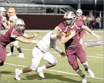  ?? Bud Sullins/Special to Siloam Sunday ?? Siloam Springs senior Jackson Norberg runs around the left side during the first half of Friday’s game against Little Rock Hall. Norberg finished with 150 rushing yards and four touchdowns in the Panthers’ 40-0 victory.