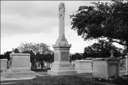  ?? WILLIAM WIDMER / THE NEW YORK TIMES ?? This monument stands in the Metairie Cemetery in New Orleans as a memorial to David Hennessy, a New Orleans police chief shot by several gunmen in 1890 as he walked home from work. Italian immigrants were blamed, and 11 of them were lynched despite trials that led to not-guilty verdicts.