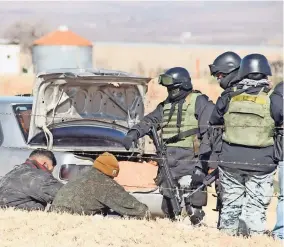  ??  ?? Los dos hombres fueron arrestados el 2 de enero por agentes de la Guardia Nacional, quienes localizaro­n el cadáver de Elid en la parte trasera del automóvil