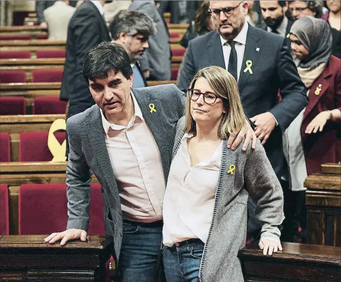  ?? ALBERT GEA / REUTERS ?? El portavoz de ERC, Sergi Sabrià, y la diputada de Junts per Catalunya Elsa Artadi, en el Parlament